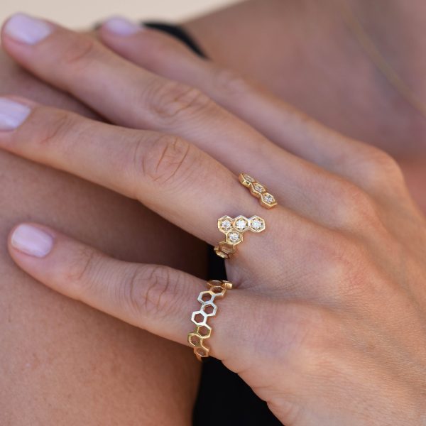 apis ring honeycombs gold white diamonds alveare jewelry