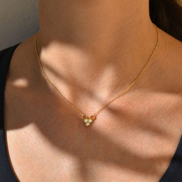 honeycombs small v necklace alveare jewelry white diamonds gold